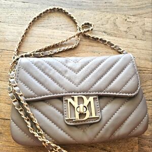 Elegant Tan Badgley Mischka Crossbody Purse